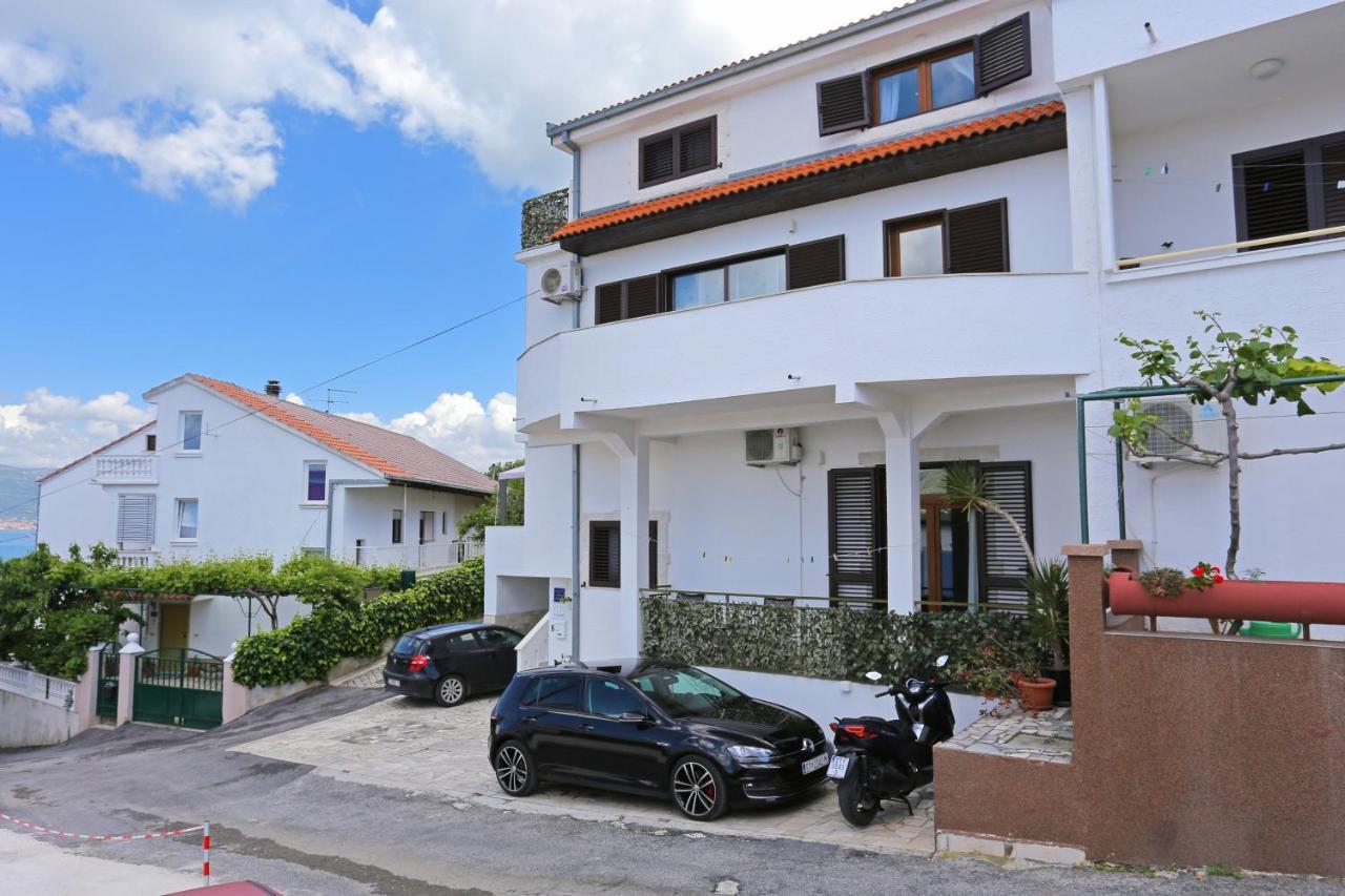 Apartments With A Parking Space Mastrinka, Ciovo - 4324 特罗吉尔 外观 照片