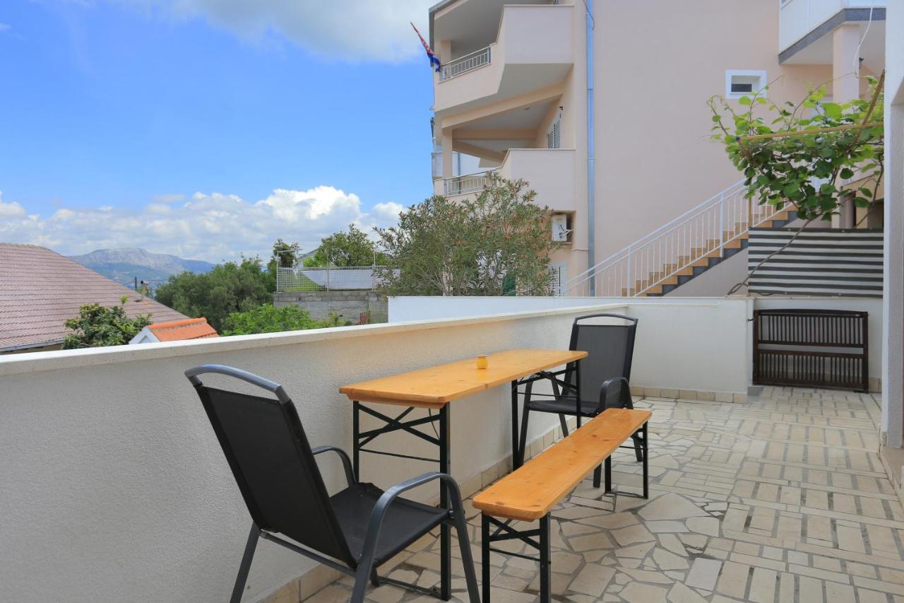 Apartments With A Parking Space Mastrinka, Ciovo - 4324 特罗吉尔 外观 照片